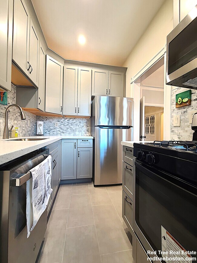 1263 Commonwealth Ave Unit 5, Boston, MA 02134