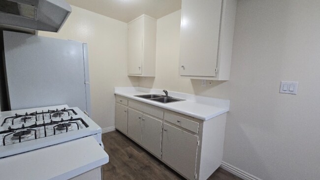 530 N Wilson Ave unit 2, Pasadena, CA 91106 - photo 3