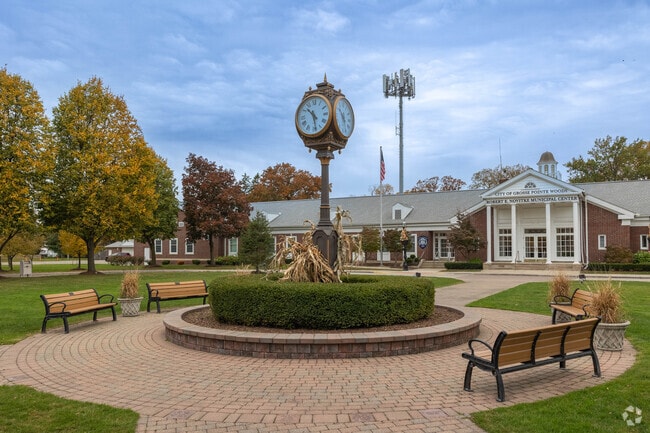 Grosse Pointe Woods Community Center hosts educational programs and community activities.