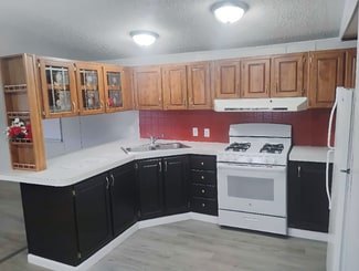 1100 W Locust St, Canton, IL 61520