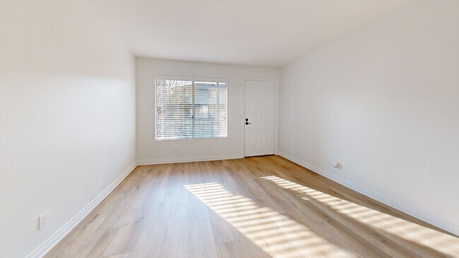 569 E St unit 31, Chula Vista, CA 91910 - photo 2