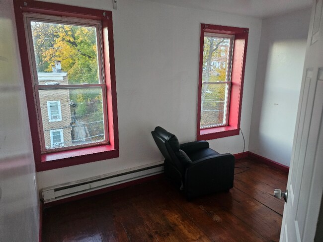 52 Clinton St unit 3, Albany, NY 12202 - photo 3