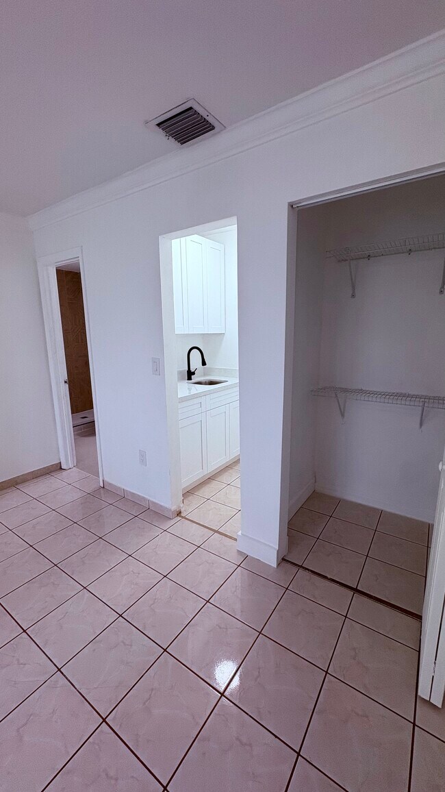 12229 SW 250th St unit Efficiency, Homestead, FL 33032 - photo 6