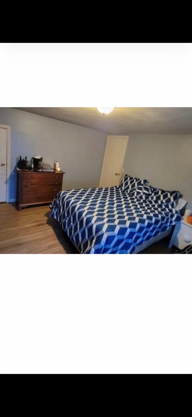 138 Draper St unit Draper street left s, Springfield, MA 01108 - photo 5