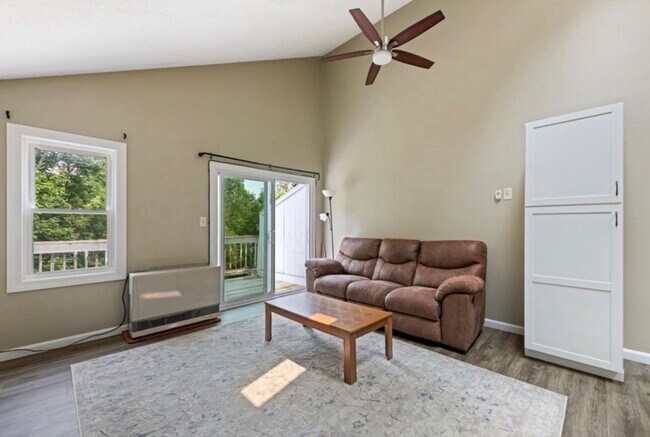 33 Plaza Village Rd unit D, Plymouth, NH 03264 - photo 4