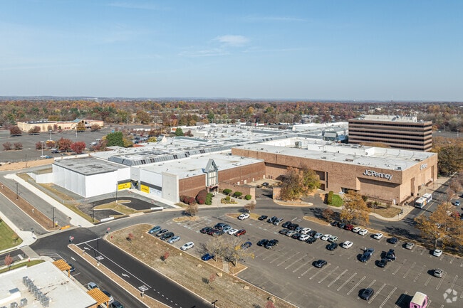 Forsythia Gate is just a short drive to many major shopping areas such as Oxford Valley Mall.