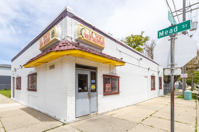 Lá Tapatia is a local Mexican restaurant and grocery store in School Section-Towerview.