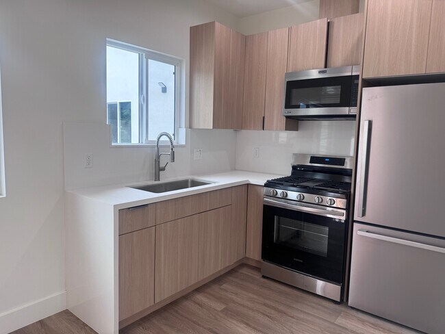 2320 N Naomi St unit 101, Burbank, CA 91504 - photo 6