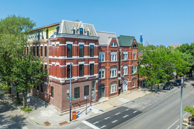 Heart of Chicago has many older three and four story homes.