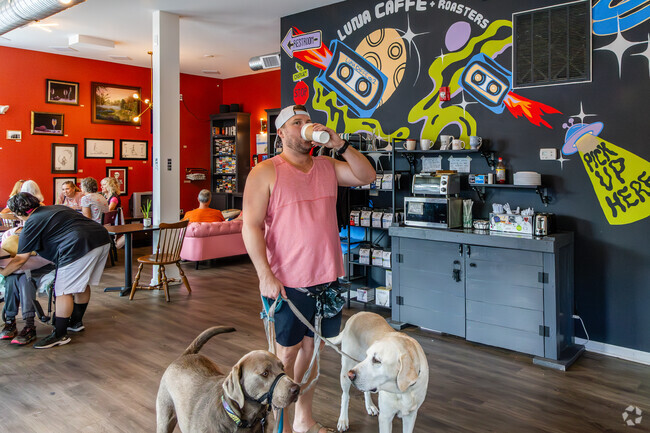 Luna Cafe, near The Bottom, welcomes pets.
