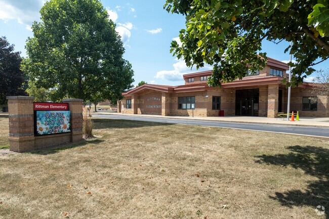 Rittman Elementary School receives a B-minus on Niche.