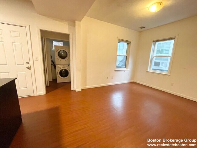 93 Hillside St unit 2, Roxbury Crossing, MA 02120 - photo 2