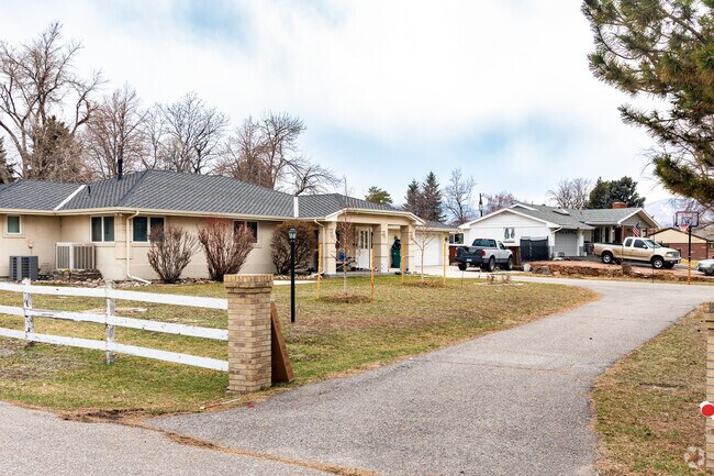Rural ranch homes on large lots can be found on the north side of Academy Park.