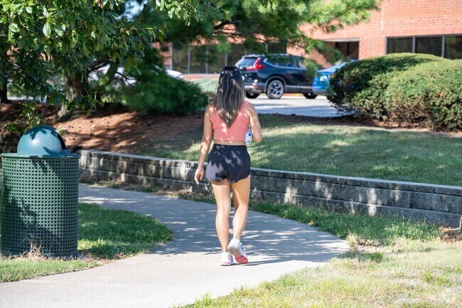 Pembroke Point is near the  Boulware Trail a 1.25 scenic trail that travels through Mattis Park.
