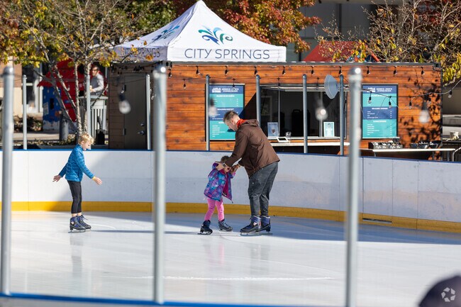Sandy Springs Farmers Market has skating for you and the family at the end of the seasoon.