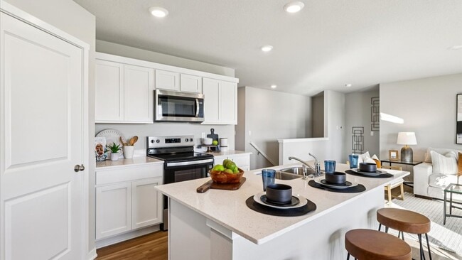 2709 Prairielight Dr, Hiawatha, IA 52233 - photo 7