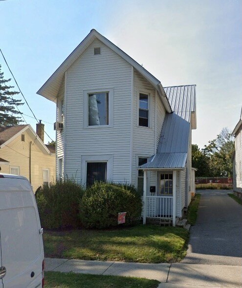 122 Sibben St Unit Apartment A, Manistee, MI 49660