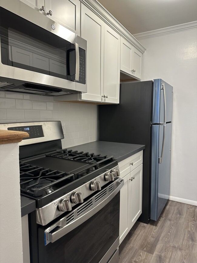 Kitchen - 2.5 Rm, 1 Bd, 1Ba