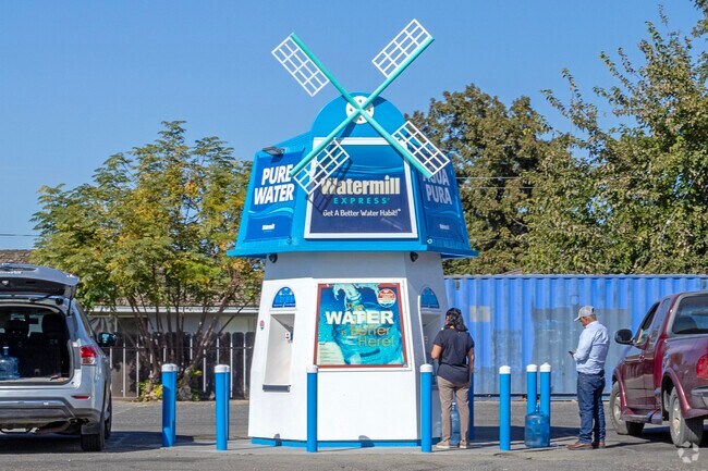 Watermill Express is a popular place to get filtered water in South Dos Palos.