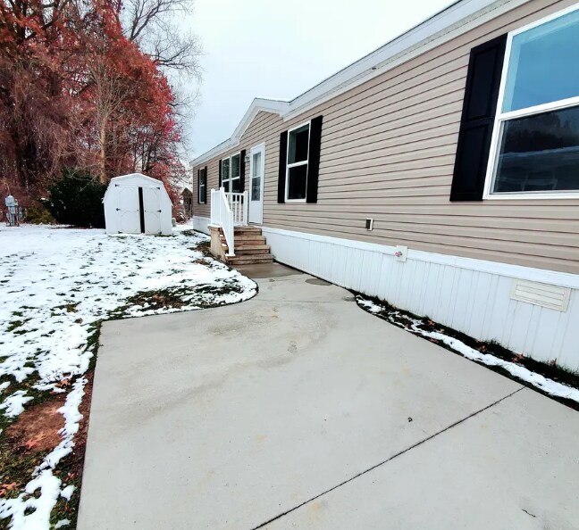 9359 Starboard Dr, Fair Haven, MI 48023 - photo 6