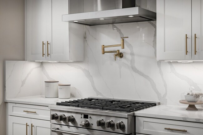 8508 Lallybroch Ln unit 36143894, Fulton, MD 20759 - photo 5