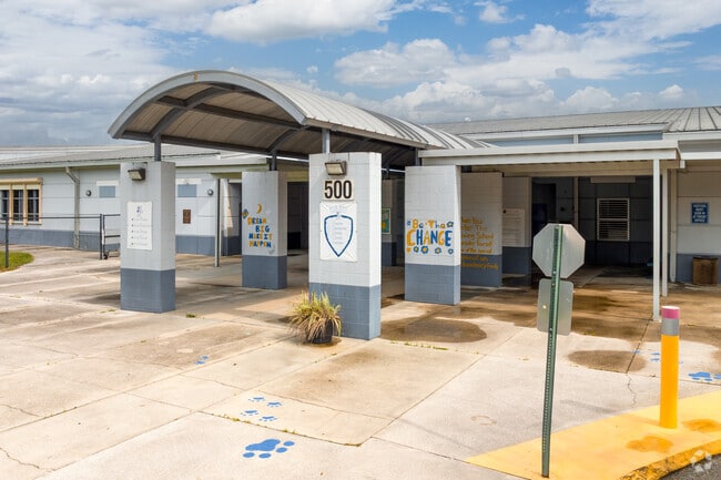 Entrance to Central Avenue Elementary School in North Kissimmee