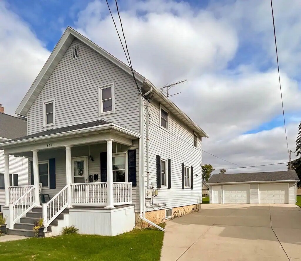 828 7th St Unit Second Floor, Kiel, WI 53042