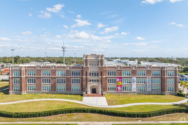 The Sarasota Art Museum offers a captivating experience for art enthusiasts in Arlington Park.