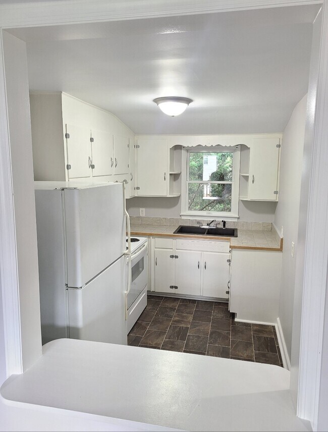 909 W Burke St unit 2, Martinsburg, WV 25401 - photo 4