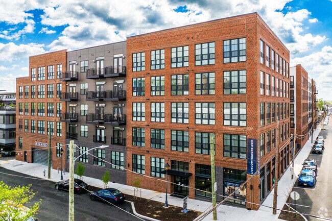 15 W 7th St