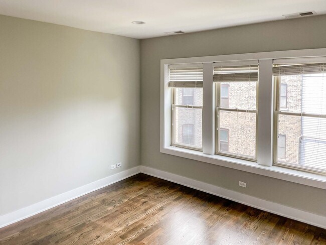 3917 N Janssen Ave unit 3917-3, Chicago, IL 60613 - photo 3