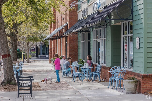 Shoppes at Seaside Farms has great eateries with outdoor seating.