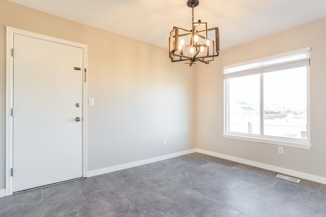 981 Conifer Ct, Highlands Ranch, CO 80126 - photo 7