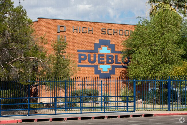 Pueblo High School serves grades 9-12 in Tucson, Arizona.