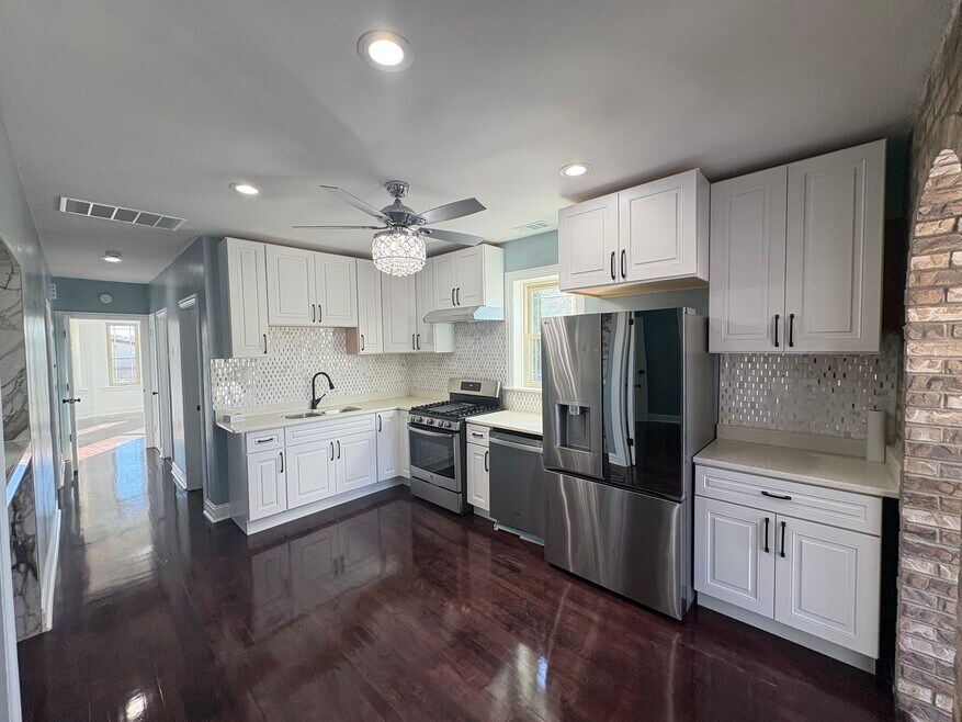 2026 W Mclean Ave unit 3, Chicago, IL 60647 - photo 1