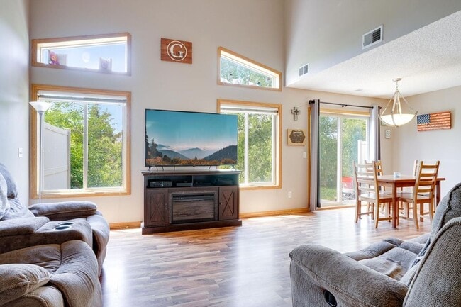 604 Bradbury Cir, Jordan, MN 55352 - photo 7