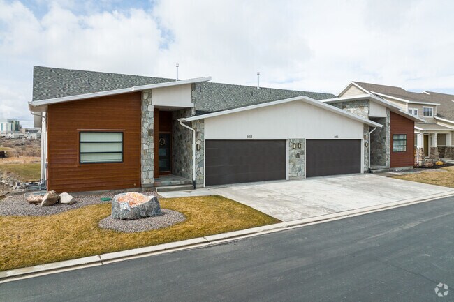 Single story townhomes are a common housing option in Thanksgiving.