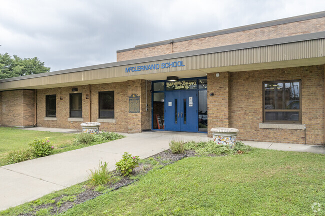 McClernand Elementary School is a public school located in Springfield, IL.