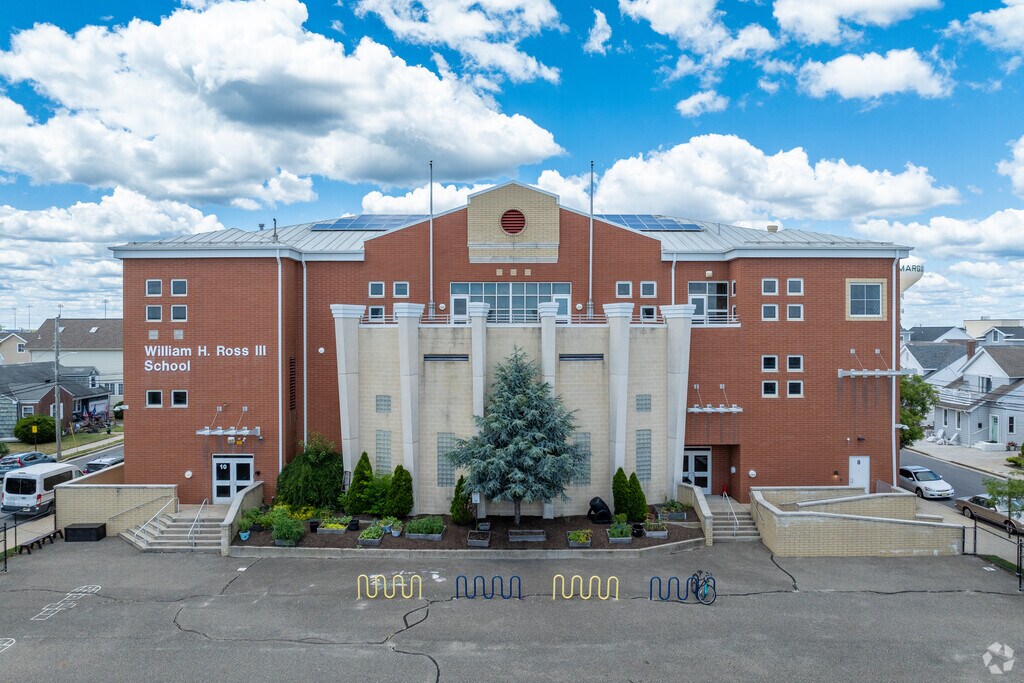 Ross Intermediate School has scored a B+ from Niche.