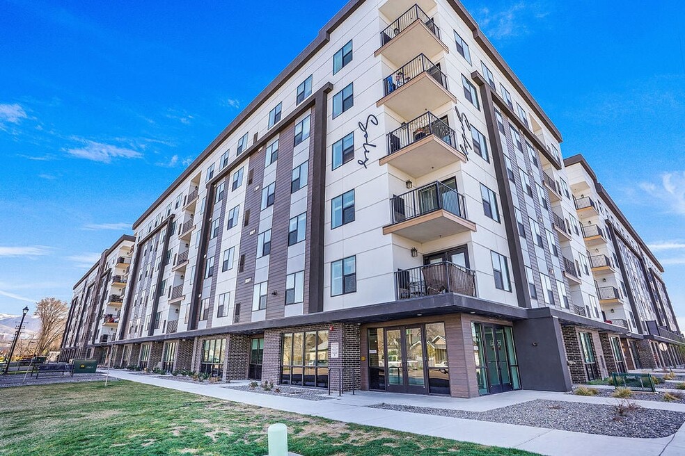 Solis at Jackson Station