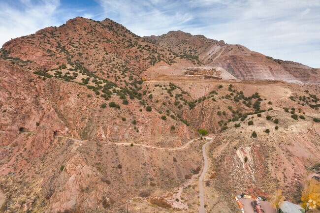 Royal Gorge is about 15 miles away from Lincoln Park and offers hiking trails with iconic views.