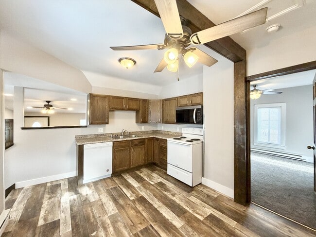 710-712 S Ringold St, Janesville, WI 53545 - photo 2