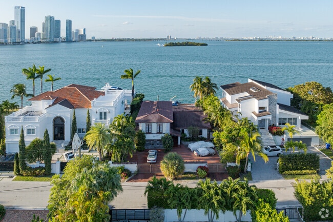 Single-family homes line Biscayne Island in Miami's Venetian Islands neighborhood.