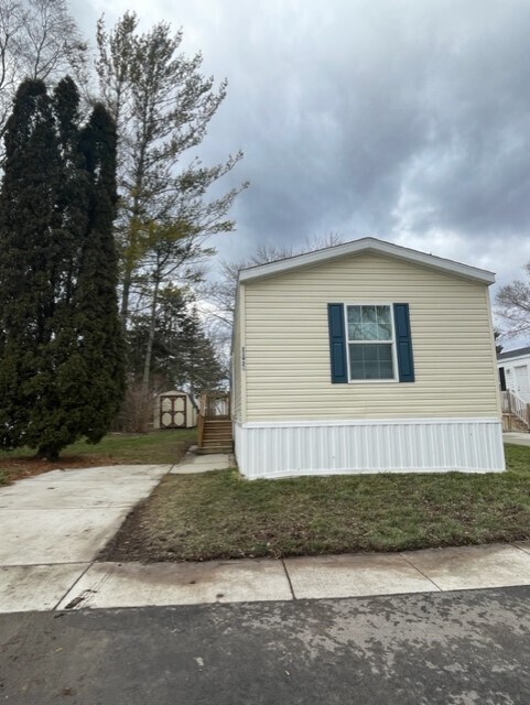 11924 Springbrook Ct, Bruce Township, MI 48065 - photo 1