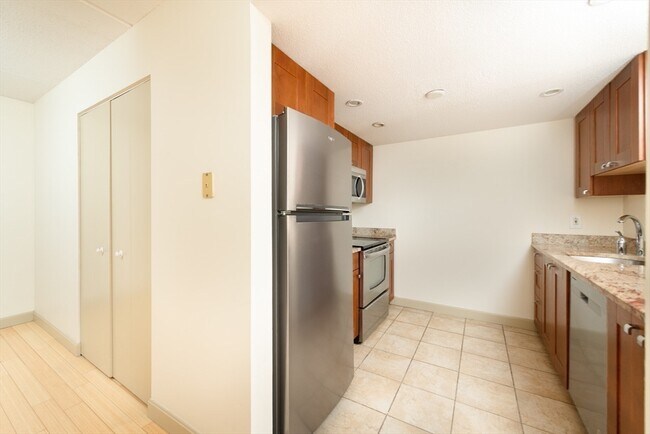82 Peterborough St unit 4G, Boston, MA 02215 - photo 5