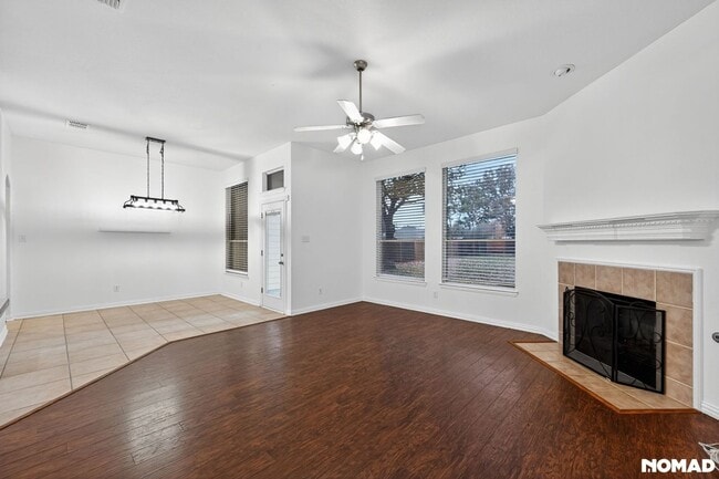 1020 Fair Oaks Dr, Grand Prairie, TX 75052 - photo 4