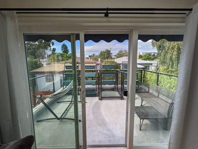 820 46th St, Oakland, CA 94608 - photo 2