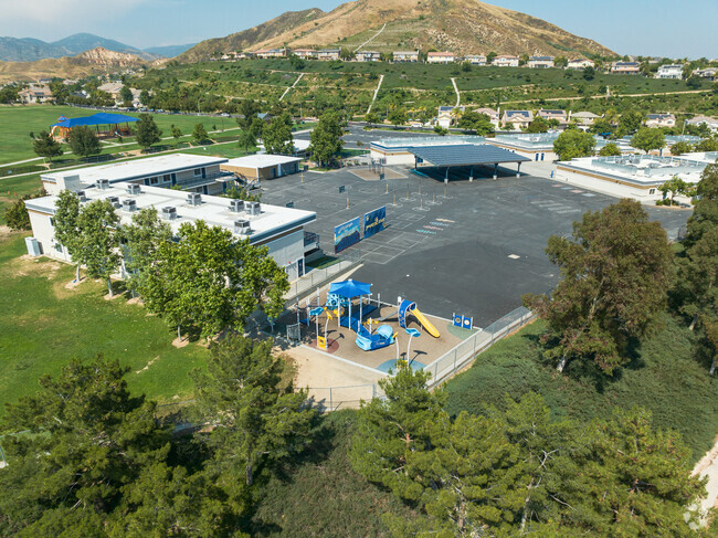The back of Mountainview Elementary School in Santa Clarita, CA.