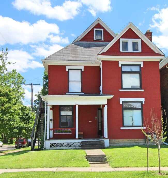 45 - 45 1/2 E Duncan St