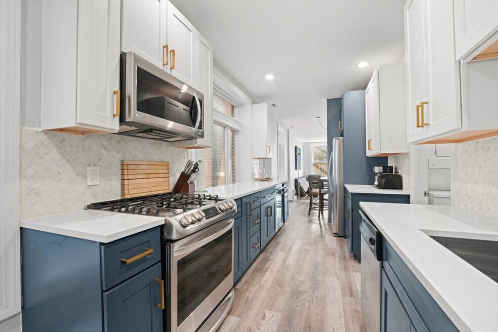 1408 W Ohio St unit ID1244919P, Chicago, IL 60642 - photo 1